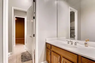 Amazing single level villa, 10 minutes from football stadium