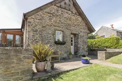 Dovecote, pet friendly, character holiday cottage in Gorran Haven