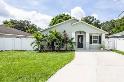 Image de Modern Luxury Home Located in Tampa!