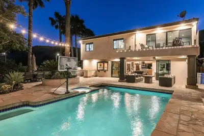 Image de Gorgeous unique villa W/pool, spa & Sweeping view