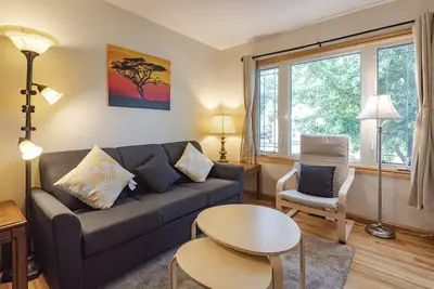 Image de Cheerful and Cozy 5 bedrooms up to 13 guests Bungalow with Tesla Charger