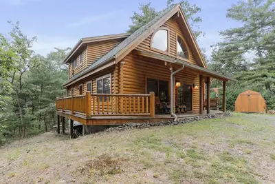 Image de Modern Log Cabin, Great for Families -- Close to Many Attractions! Game Room!