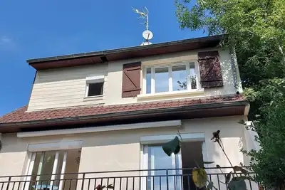 Image de Chalet en  duplex de 60 m2 +parking +barbecue  au bord d'une rivière