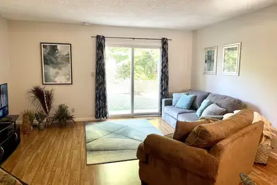 Image de Cute 3br & 3ba areas, backs to Hike-Bike Tr and mins to SouthPointe & downtown