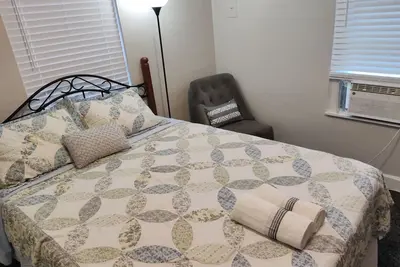 Image de 1-bedroom private home just 4 minutes to Lucas Oil Stadium