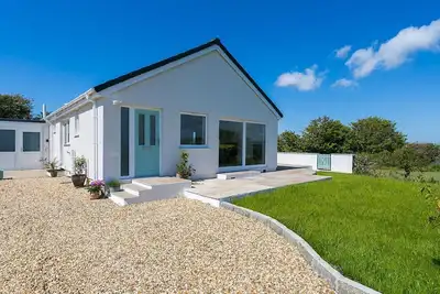 Image de Ynys Las - a sea view that sleeps 4 guests in 2 bedrooms