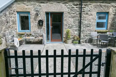 Image de Ysgubor Wennol (Swallow Barn) - a cosy fire that sleeps 4 guests in 2 bedrooms