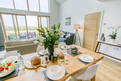 Image de Bwncath & Hebog -  a coastal that sleeps 8 guests  in 4 bedrooms