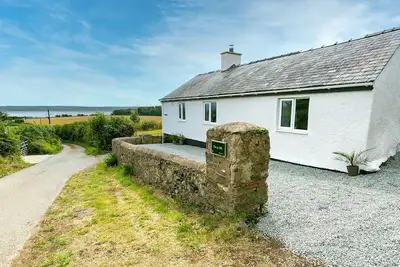 Image de Tan Yr Allt -  a sea view that sleeps 4 guests  in 2 bedrooms