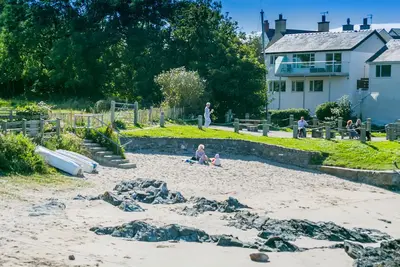 Image de Min y Wygyr - on the beach, sleeps 8 guests in 4 bedrooms