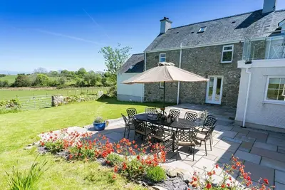 Image de Pen y Fan Bellaf - a ground floor bedroom that sleeps 10 guests in 5 bedrooms