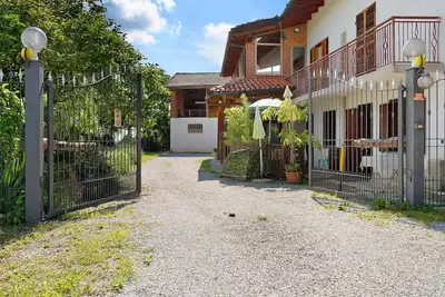 Image de Casa Belvedere avec terrasse privée, jardin, climatisation et Wi-Fi.