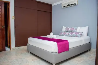 Image de Airbrental Rodadero. Two blocks from the beach! ! .