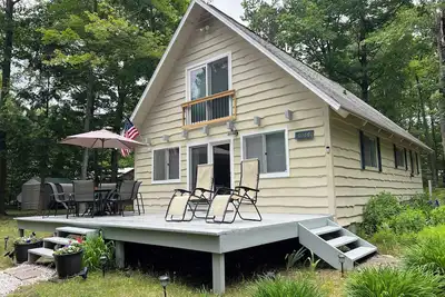 Image de Birch Cottage - Wonderful location. Beach, Hike, & Shop! Pure Michigan getaway.