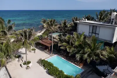 Image de Private 10-bedroom villa facing the beach\/temazcal and pool.