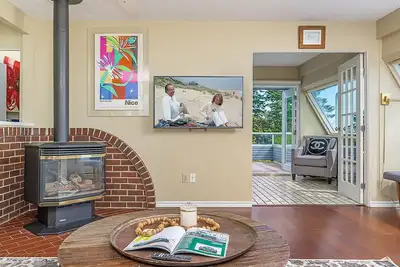 Image de The Zen Den - Cozy OceanView Home yours to book!