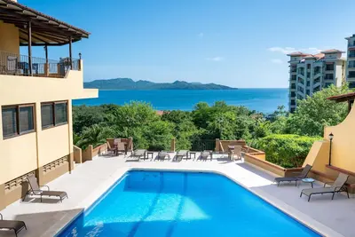Image de Beautiful ocean view condo- A few minutes from Flamingo Beach, Stunning View
