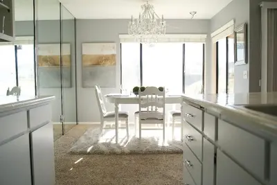 Image de Quaint Little Condo just steps away from golfcourse, shopping, dining & lake