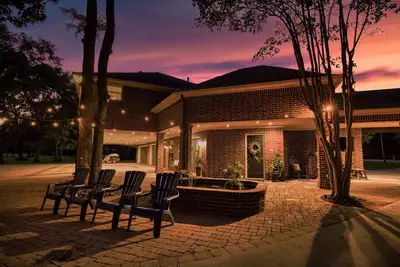 Image de Spacious 2 bedroom Magnolia retreat on 13 acres.