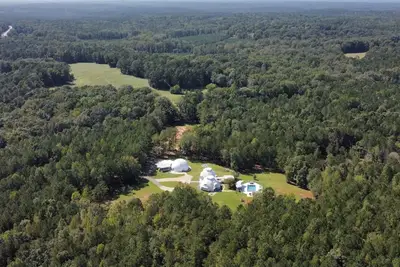 Image de Group Nature Escape - Domes, Trails, & Water