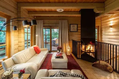 Image de Charming chalet with sauna and jacuzzi in secluded eco-village