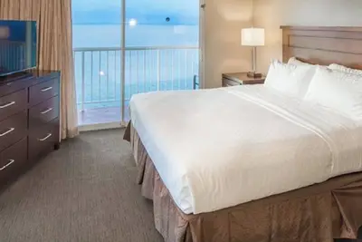 Image de Ocean View, Resort Amenities and a Partial Kitchen