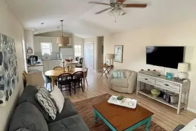 Image de Cozy Beach Cottage Dm for winter prices king beds