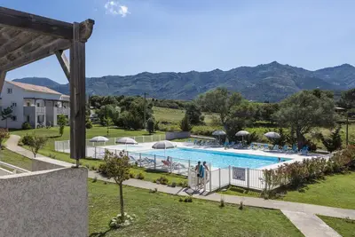 Image de Accès Piscine! Appartement charmant et équipé 10p