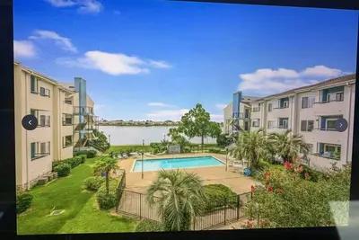 Image de Waterfront, Amazing sunset overlooking pool.