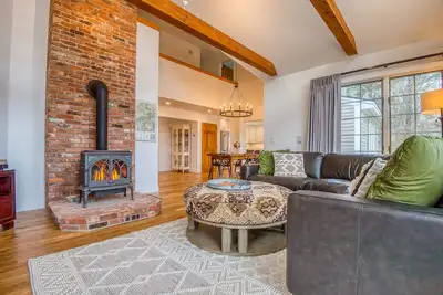 Image de Spacious Family Home in the Middle of the White Mountains!