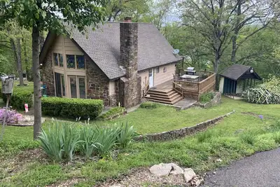 Image de “Iris Cottage” - Cozy Cabin that Sleeps 10