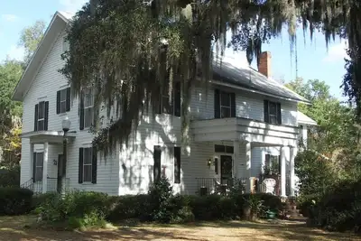 Image de Southern Colonial Home Liberty County West End  very close to Fort Stewart