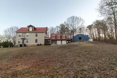 Image de Serene 3 Bedroom home on quiet 10acre 6 queen beds