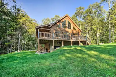 Image de Londonderry Chalet w/ Deck, Fire Pit & Views!