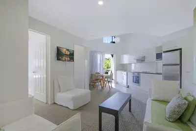 Lovely 3 Bedroom, 2 Level Unit with Wi-fi & Pool