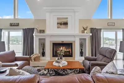 Image de 7 Bedroom Penthouse! - Pool Table & 2 Pools!