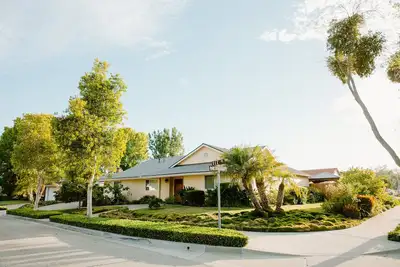 Image de Spacious home 7 minutes away from the beach!