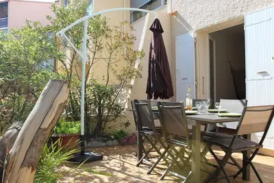 Image de Maison Familiale 2 Étoiles à 150m de la Plage avec Terrasse, Jardin et Parking Privé