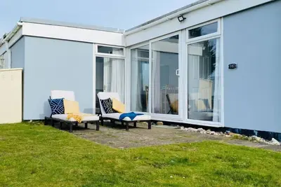 Image de Delightful chalet, overlooking estuary!