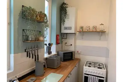 Image de Cosy Wirral home near Liverpool with Free Parking!