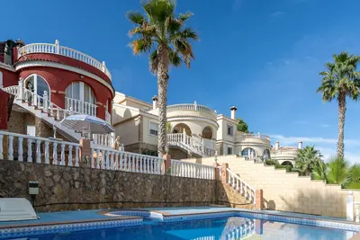 Image de Maison de vacances \"Rr Villa\" avec piscine, terrasse et Wi-Fi