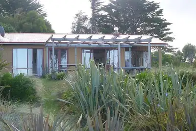 Image de Quiet Pakawau beachfront home - beautiful views of Golden Bay and Farewell Spit.