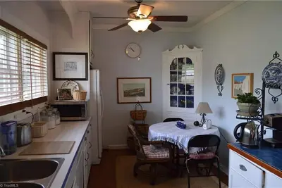 Image de Golf course vews, pond and a relaxing yard for your family