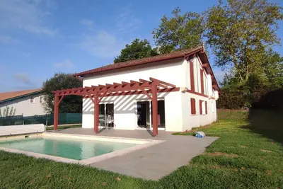 Image de Villa familiale au calme avec piscine chauffée, 10 min de Bayonne