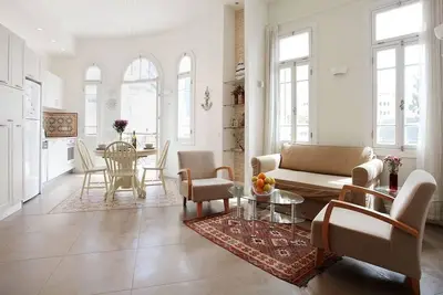 Stunning 2br Kalisher by Holiday-Rentals Safe Room