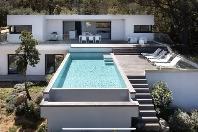 Image de Villa d’architecte avec vue mer dégagée a Porto-Vecchio