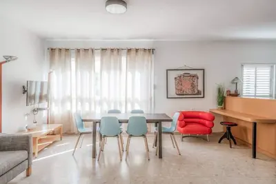 Unique 2br Frishman by Holiday-rentals Safe Room