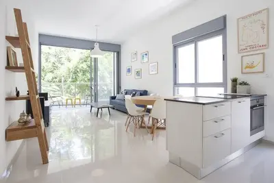 Modern 2br In Pinsker by Holiday-rentals Safe Room