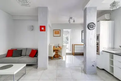 Cute 1br in Jabotinsky by Holiday-rentals