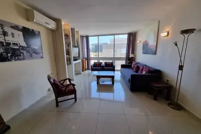 Spacious 2br  Ha-Medina Square Safe Room